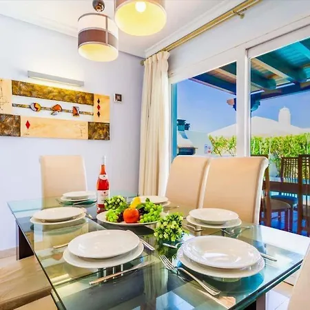 Playa Blanca Sleeps 8 Pool Air Con Wifi Villa Playa Blanca (Lanzarote)
