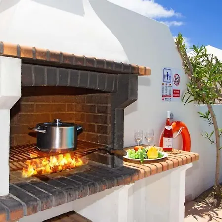 Playa Blanca Sleeps 8 Pool Air Con Wifi Villa